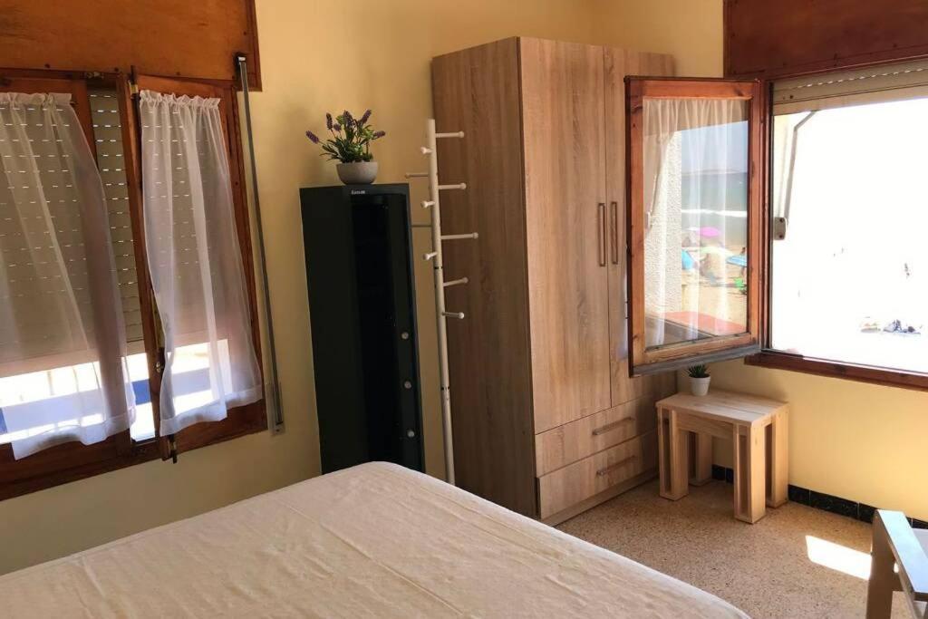 El Faro Apartaments Platja Llarga-Les Salines-Tgn Tarragona Zewnętrze zdjęcie